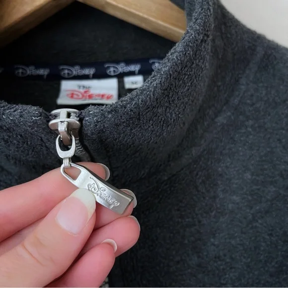 Vintage Disney Store Tigger Fleece, Size Medium - Picture 4 of 7